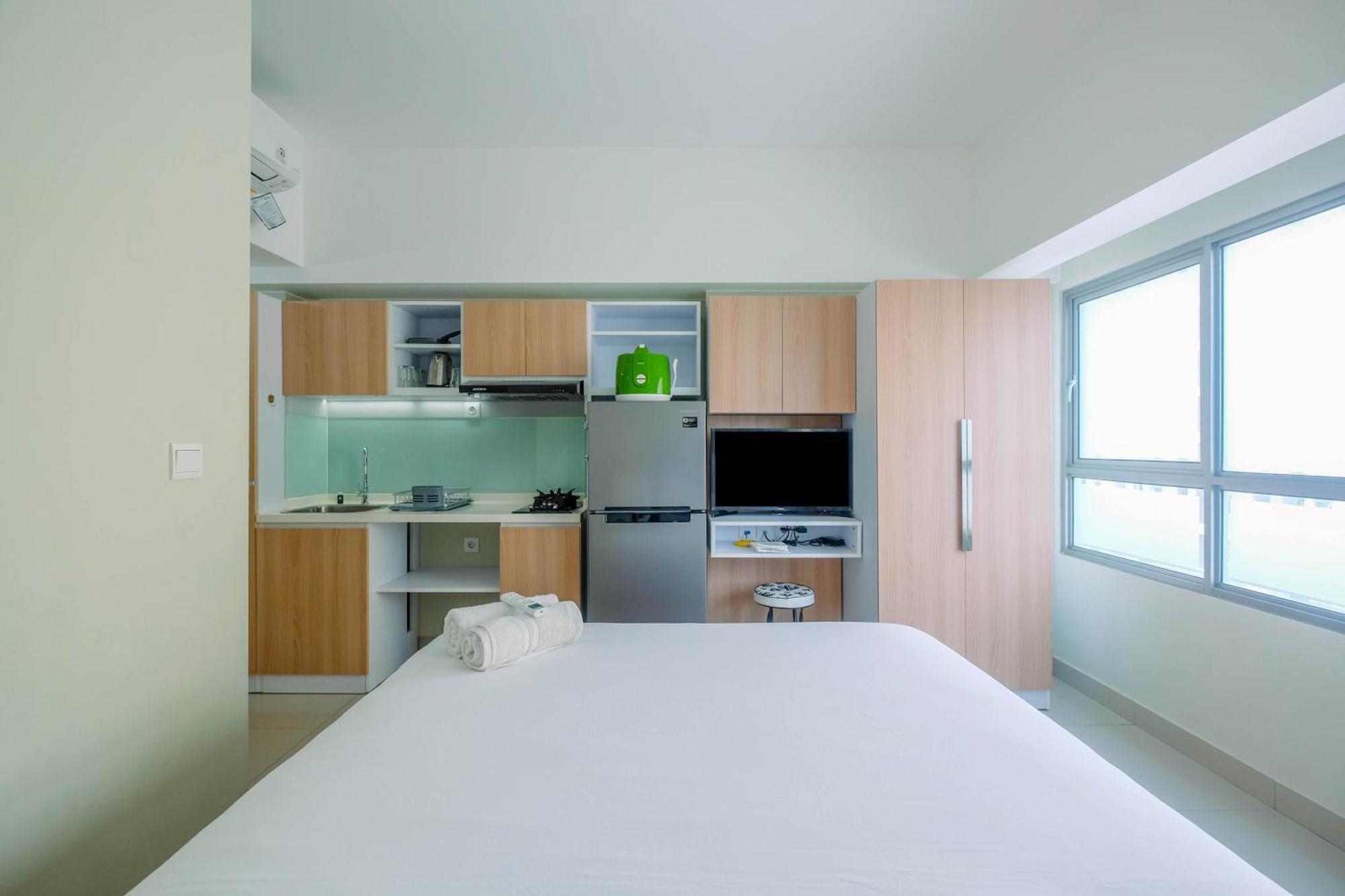 Functional And Minimalist At Springlake Summarecon By Travelio Apartemen *