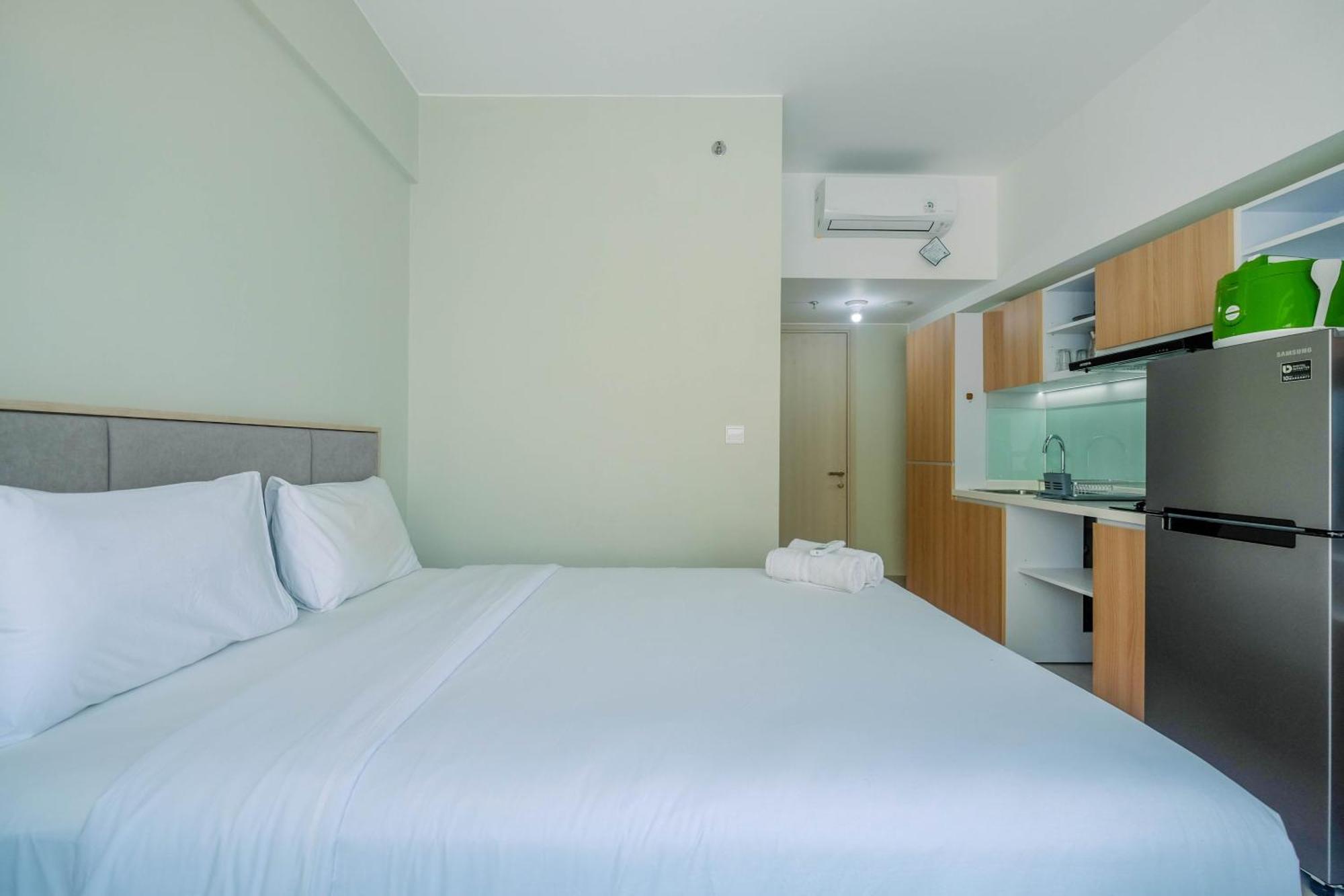Functional And Minimalist At Springlake Summarecon By Travelio Bekasi
