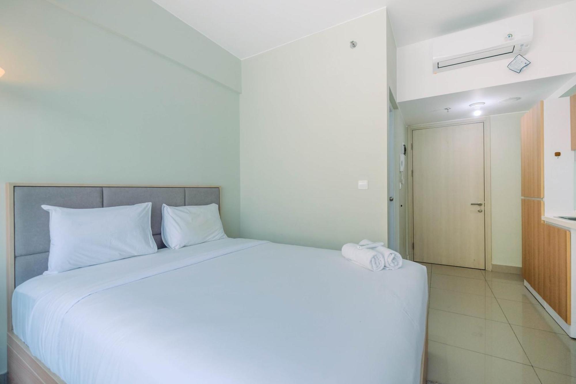Functional And Minimalist At Springlake Summarecon By Travelio Apartemen Bekasi