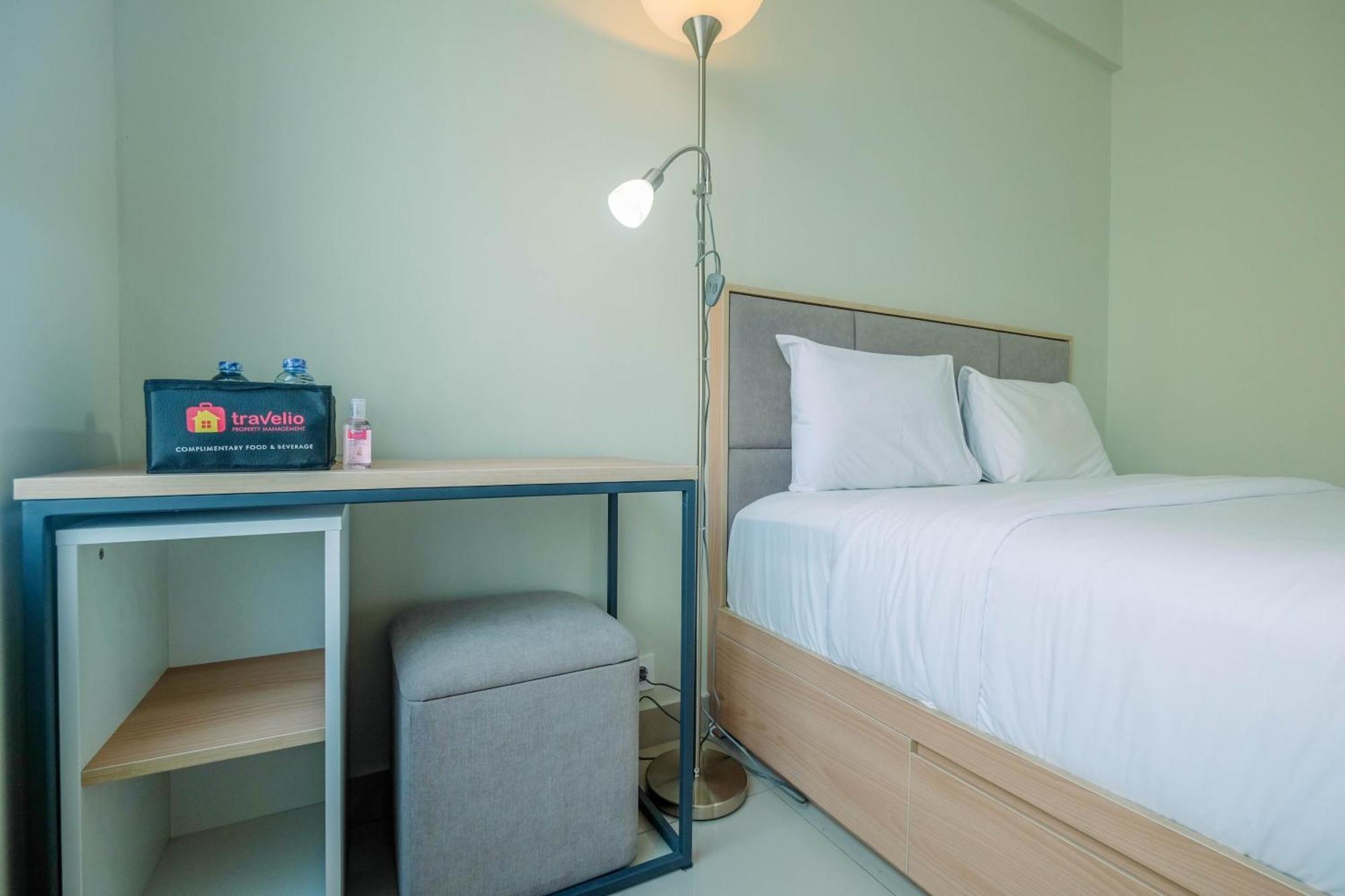 Functional And Minimalist At Springlake Summarecon By Travelio Apartemen