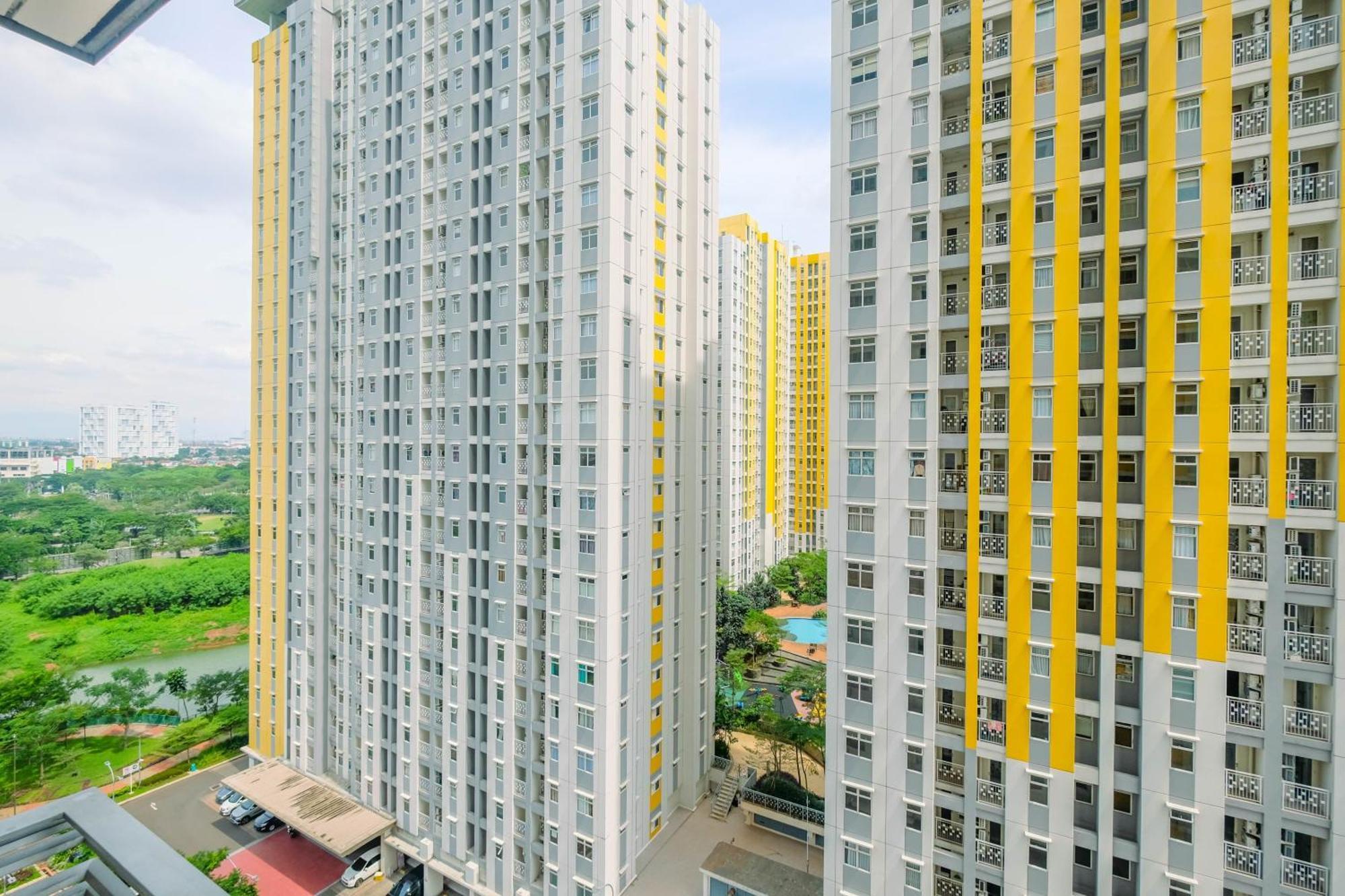 Functional And Minimalist At Springlake Summarecon By Travelio Apartemen Bekasi